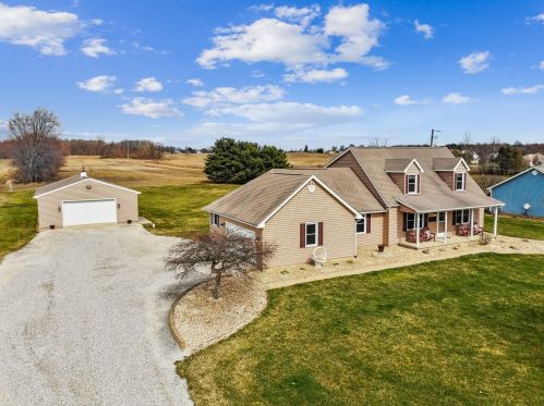 5882 Blacks Rd, Pataskala, OH 43062-9522
