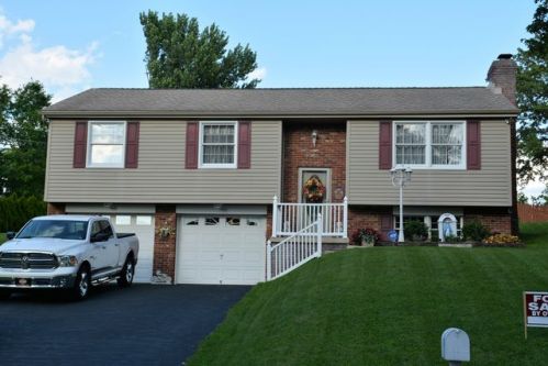 5080 Bowling Green St, Finleyville, PA 15332-1104