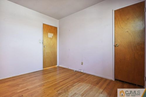 51 Jackson Ct, Perth Amboy NJ  08863-1304 exterior