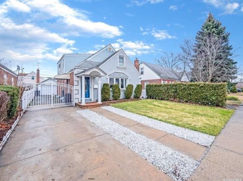 190 Wellington Rd, Floral Park, NY 11003-2010
