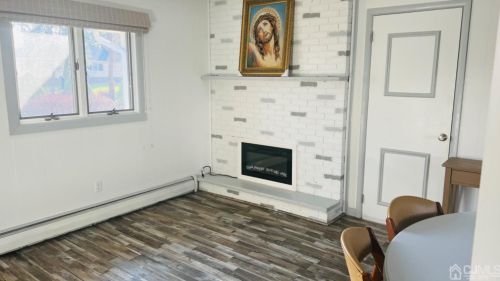 15 Milton Ave, East Brunswick NJ  08816-1229 exterior