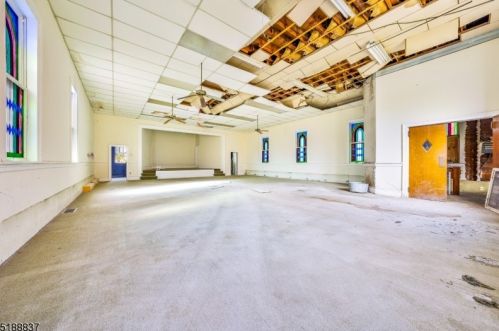 320 Knowlton St, Belvidere NJ  07823-1824 exterior