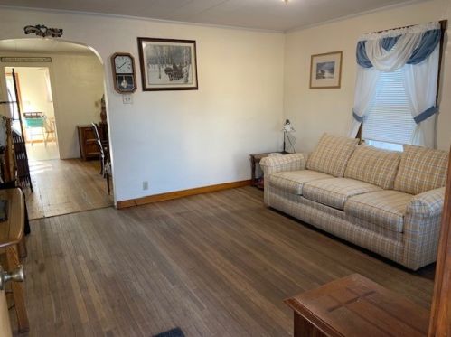 9 Hillman St, Bentleyville, PA 15314-1804