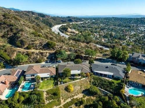 2755 Valle Vista Dr, Glendale CA  91206-4720 exterior