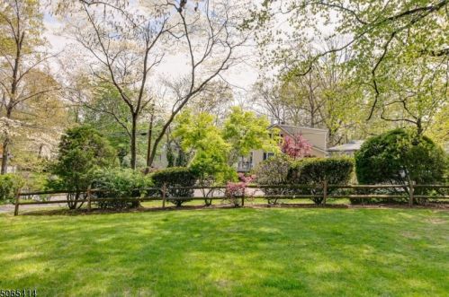 1242 Poplar Ave, Mountainside, NJ 07092-1927