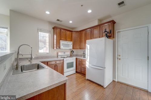 14462 Village High St, Gainesville, VA 20155-4015