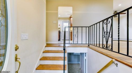 31 Midvale Ave, Lake Hiawatha NJ  07034-1008 exterior