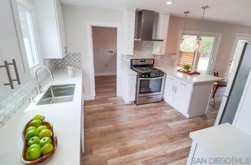 8853 Heraldry St, San Diego CA  92123-2221 exterior