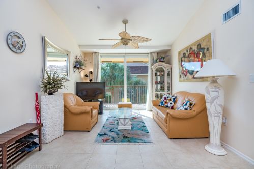 320 Villa Cir, Boynton Beach, FL 33435-8910