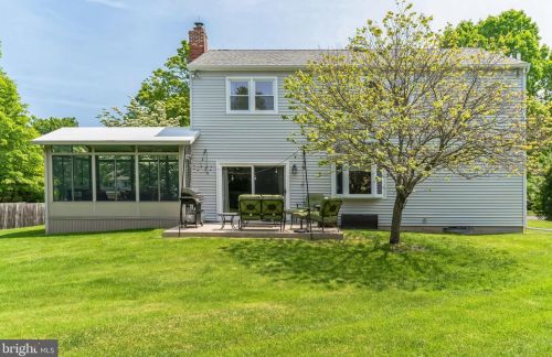 907 Quincy Dr, Yardley PA  19067-2902 exterior