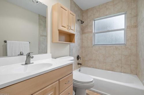 1075 Rordon Ave, Naples FL  34103-4570 exterior