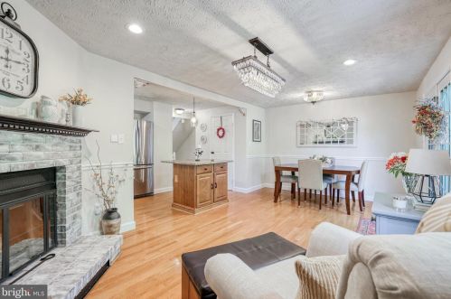 10902 Barton Hill Ct, Herndon VA  20191-5000 exterior