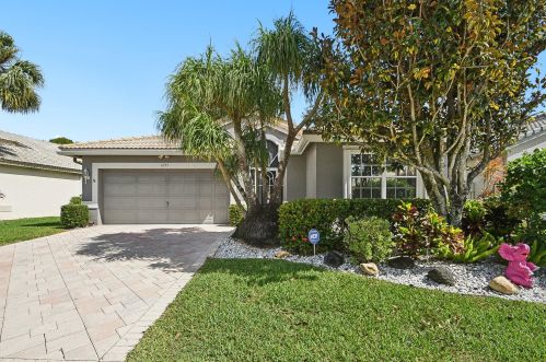 6757 Sun River Rd, Boynton Beach, FL 33437-6031