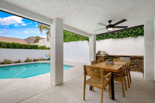 54404 Avenida Madero, La Quinta CA  92253-3620 exterior