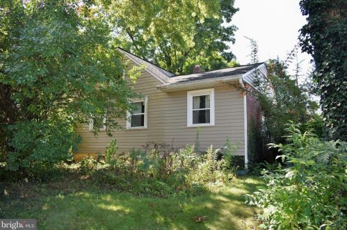 940 Parkside Ln, Lancaster, PA 17601-5156