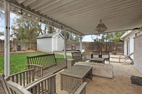 9020 Lismore Dr, Elk Grove CA  95624-2661 exterior