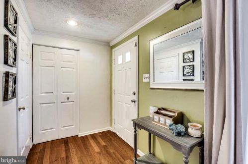 8461 Aurora Ct, Lorton VA  22079-3039 exterior