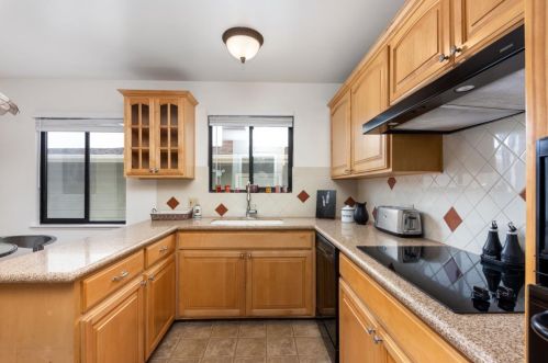 1360 Southgate Ave, Daly City CA  94015-3939 exterior