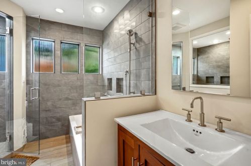 2810 Battery Pl, Washington DC  20016-3439 exterior