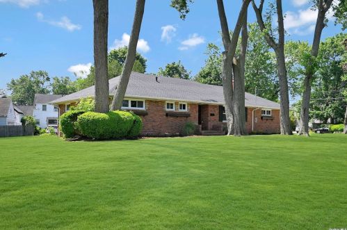 140 Corey Pl, Huntington Station, NY 11746-2021