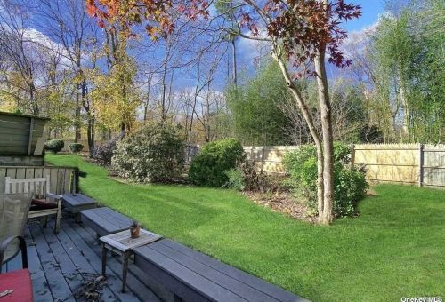 8 Wimbledon Ct, Muttontown NY  11753-2821 exterior