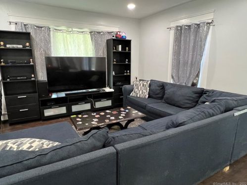 579 Cooke St, Waterbury CT  06710-1424 exterior