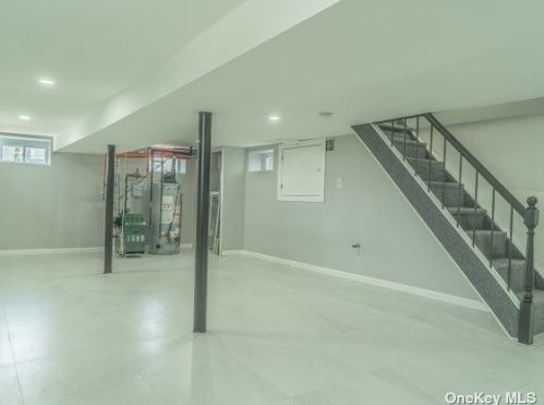 209 Costar St, Westbury NY  11590-3605 exterior