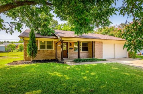 1313 Cloverdale Dr, Richardson TX  75080-4710 exterior