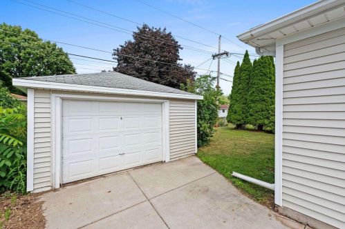 1108 Biemeret St, Green Bay, WI 54304-3314