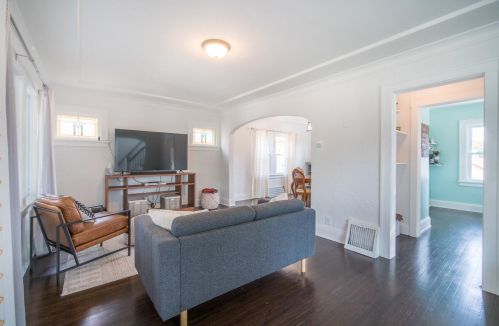 1722 57, Milwaukee WI 53220-3123 exterior