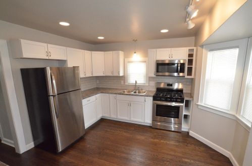 9428 Oklahoma Ave, Milwaukee, WI 53227-4321