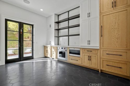 25682 Oak Meadow Dr, Santa Clarita CA  91381-0762 exterior