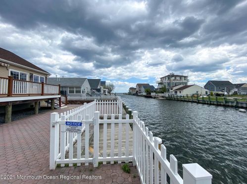 238 Pine Dr, Berkeley Township NJ  08721-3137 exterior