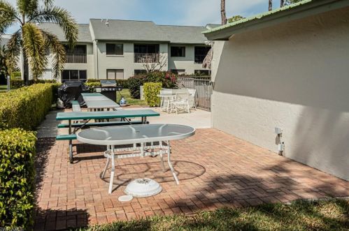 2930 Kings Lake Blvd, Naples FL  34112-3604 exterior