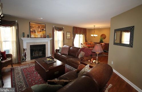 1606 Lakeview Cir, Yardley PA  19067-5756 exterior