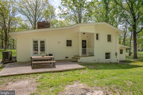 765 Mountain View Rd, Fredericksburg VA  22406-4533 exterior