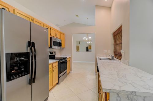 5860 Dunmore Ave, Fort Pierce FL  34986-4142 exterior