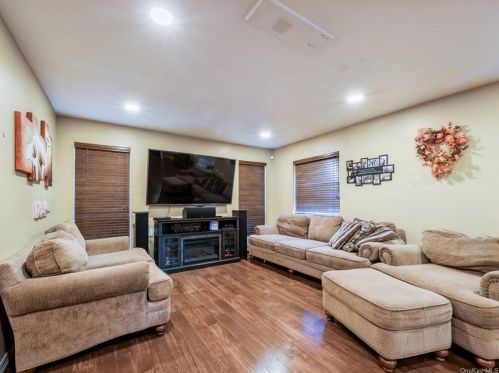 162 Country Club Dr, Florida, NY 10921-1517