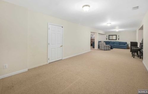 5 River Dell, Oakland NJ  07436-2302 exterior