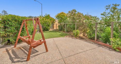 4084 Marcas St, Pinole CA  94564-1026 exterior