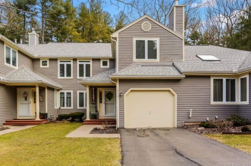 262 Castlewood Dr, Bloomfield CT  06002-1370 exterior