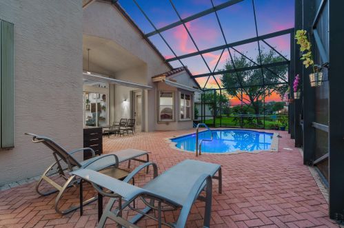 6806 Fiji Cir, Boynton Beach FL  33437-7022 exterior