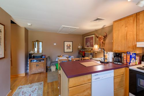 22 Herring Crk Rd, Marthas Vineyard MA 02568-6503 exterior