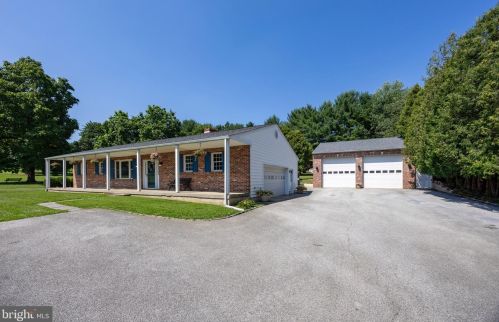135 Baker Rd, Cochranville, PA 19330-9461