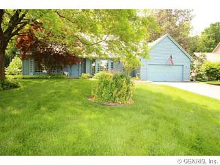 31 Pond Valley Cir, Penfield, NY 14526-1900