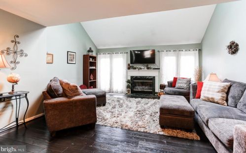 1046 Country Hill Dr, Harrisburg PA  17111-4655 exterior