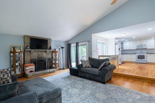 20 Del Prado Dr, Bristol CT  06010-2333 exterior