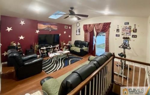 12 Wilmot St, East Brunswick NJ  08816-2149 exterior