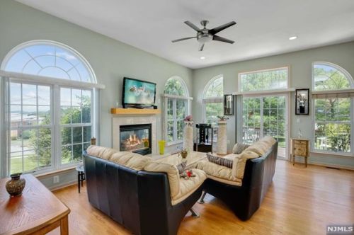22 Winding Way, West Paterson NJ  07424-2665 exterior