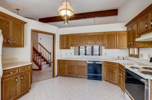 5339 Cambridge Ln, Milwaukee WI 53221-3237 exterior